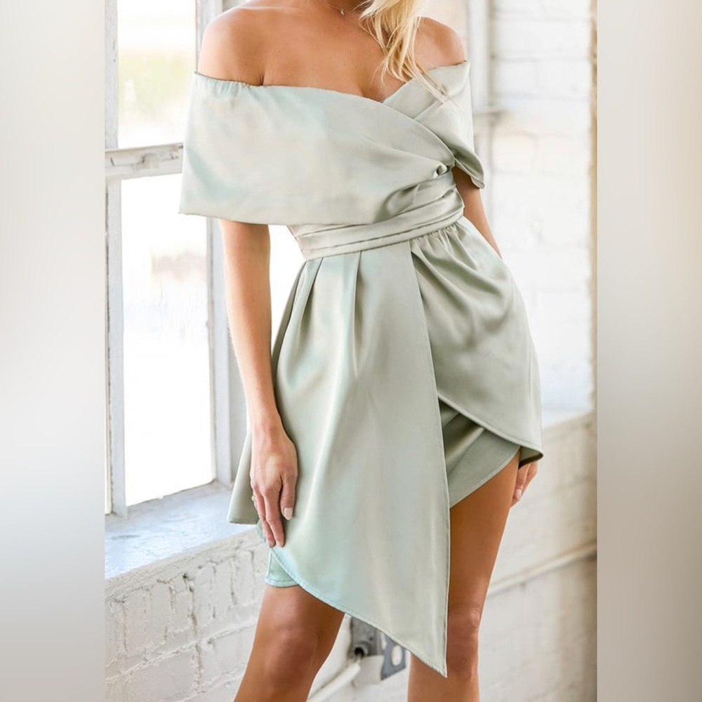 Lulu’s Satin Off-the-Shoulder Mini cocktail Dress - size M